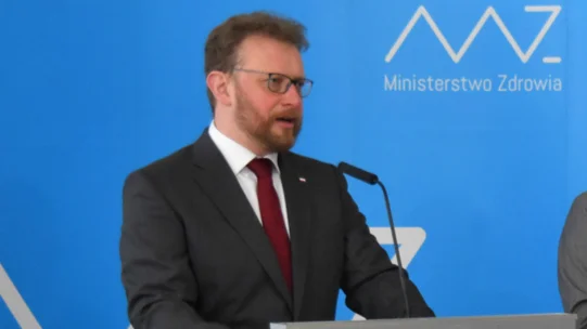 Minister Szumowski dumny z rozporządzenia, a rezydenci?