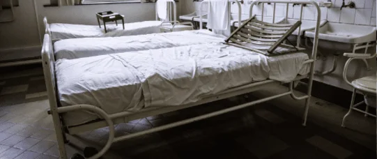 Lepiej tolerować zakażenia, niż zamknąć szpital?