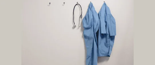 Odchodzą, bo nie da się leczyć w świetlicy na kocu 